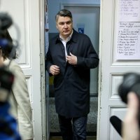 Zagreb: Zoran Milanović u društvu supruge glasovao na predsjedničkim izborima