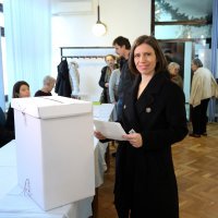Zagreb: Kandidatkinja za predsjednicu RH Katarina Peović glasovala na izborima