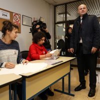 Zagreb: Predsjednički kandidat Mislav Kolakušić glasovao na izborima za predsjednika RH