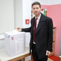 Zagreb: Predsjednički kandidat Ivan Pernar glasovao na predsjedničkim izborima