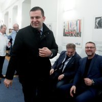 Praćenje rezultata za izbor predsjednika RH u stožeru Dejana Kovača