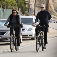 Pierce Brosnan i Keely Shaye Smith