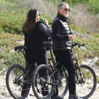 Pierce Brosnan i Keely Shaye Smith