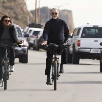 Pierce Brosnan i Keely Shaye Smith