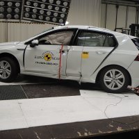 Volkswagen Golf - Pole crash test 2019