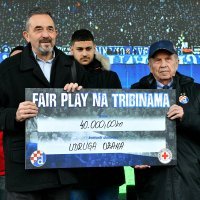 GNK Dinamo - dodjela čekova s donacijama iz kampanje Fair play na tribinama