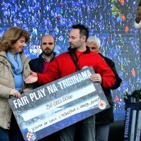 GNK Dinamo - dodjela čekova s donacijama iz kampanje Fair play na tribinama