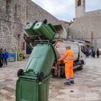 Saniranje i čišćenje smeća nanesenog jakim Jugom u Dubrovniku