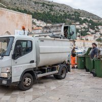 Saniranje i čišćenje smeća nanesenog jakim Jugom u Dubrovniku