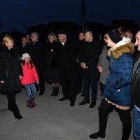 Grabar-Kitarović obišla spomenik Ivi Gregureviću u Orašju i posjetila Franjevački samostan u Tolisi