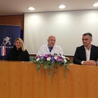 Humanitarna akcija za najmlađe pacijente - prof.dr.sc. Goran Roić (u sredini), Tomislav Miletić (desno) i Jasmina Pecotić