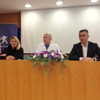 Humanitarna akcija za najmlađe pacijente - prof.dr.sc. Goran Roić (u sredini), Tomislav Miletić (desno) i Jasmina Pecotić