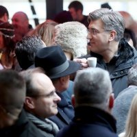 Andrej Plenković na kavi na zagrebačkoj špici