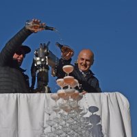 Ususret 2020. godini na glavnom trgu u Poreču postavljena piramida od 2020 čaša za pjenušac