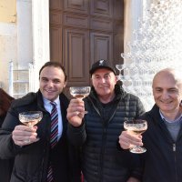 Ususret 2020. godini na glavnom trgu u Poreču postavljena piramida od 2020 čaša za pjenušac