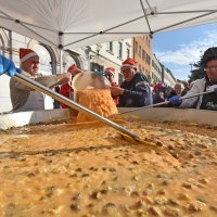 Na gradskoj tržnici u Puli pripremljena fritaja od 2020 jaja