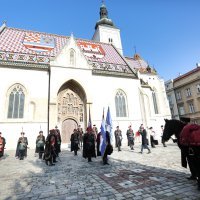 Zagreb: Počasna satnija Kravat pukovnije na novogodišnjoj Smjeni straže na Trgu svetog Marka