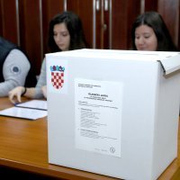 Otvorena birališta u Republici Hrvatskoj povodom drugog kruga predsjedničkih izbora