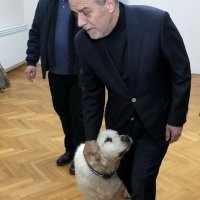 Milan Bandić u društvu supruge Vesne i psa Rudija glasovao u drugom krugu izbora