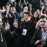 Praćenje rezultata za izbor predsjednika RH u stožeru Zorana Milanovića