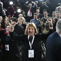 Praćenje rezultata za izbor predsjednika RH u stožeru Zorana Milanovića