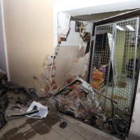 Karlovac: Bježeći od policije zabio se mercedesom u poslovni prostor