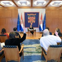 Sastanak predsjednice Kolinde Grabar-Kitarović sa stranim novinarima