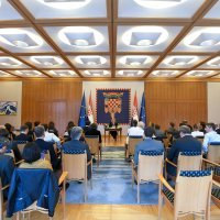 Sastanak predsjednice Kolinde Grabar-Kitarović sa stranim novinarima