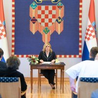 Sastanak predsjednice Kolinde Grabar-Kitarović sa stranim novinarima