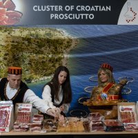 Izlagač Kluster hrvatskog pršuta