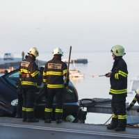 Zadarski vatrogasci izvukli vozilo koje je zamalo završilo u moru