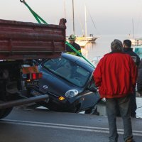 Zadarski vatrogasci izvukli vozilo koje je zamalo završilo u moru