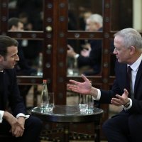 Francuski predsjednik Emmanuel Macron u razgovoru s izraelski oporbenim čelnikom Yairom Lapidom