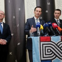 Miro Kovač, Ivan Penava i Davor Ivo Stier održali zajedničku konferenciju za medije