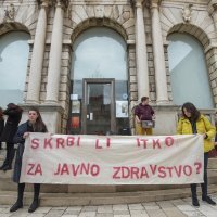 Zadar: Prosvjed "Pošto žensko zdravlje" na Narodnom trgu