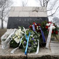 Položeno cvijeće u povodu Dana sjećanja na žrtve holokausta u Sarajevu