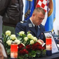 U Zemuniku otvorena Knjiga žalosti za pilote poginule u padu helikoptera