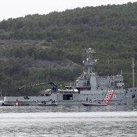 Vađenje posljednjih dijelova palog vojnog helikoptera iz mora