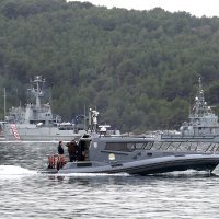 Vađenje posljednjih dijelova palog vojnog helikoptera iz mora