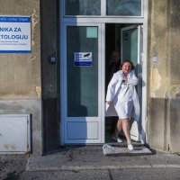 Prvi testovi pacijenta u izolaciji u KBC-u Osijek negativni su na koronavirus