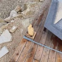 Bura otpuhala terasu kafića u Dugom Ratu