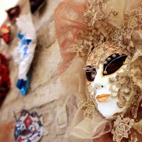 Izložba pokladnih maski u gradskoj knjižnici u Šibeniku