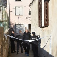 Pula: Muškarac izboden u zgradi u Zadarskoj ulici