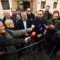 Zagrebačka oporba ispred Vlade