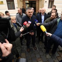 Zagrebačka oporba ispred Vlade