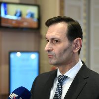 Miro Kovač daje izjavu u Saboru