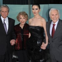 Michael Douglas, Anne Buydens, Catherine Zeta-Jones, Kirk Douglas