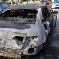 zapaljeni automobili
