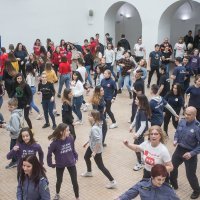 Policija zaplesala sa školarcima u sklopu projekta 'Živim život bez nasilja'