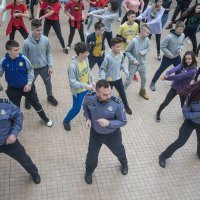 Policija zaplesala sa školarcima u sklopu projekta 'Živim život bez nasilja'